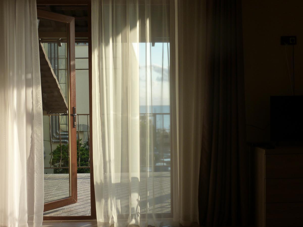 Guest House Letto Гагра Екстер'єр фото