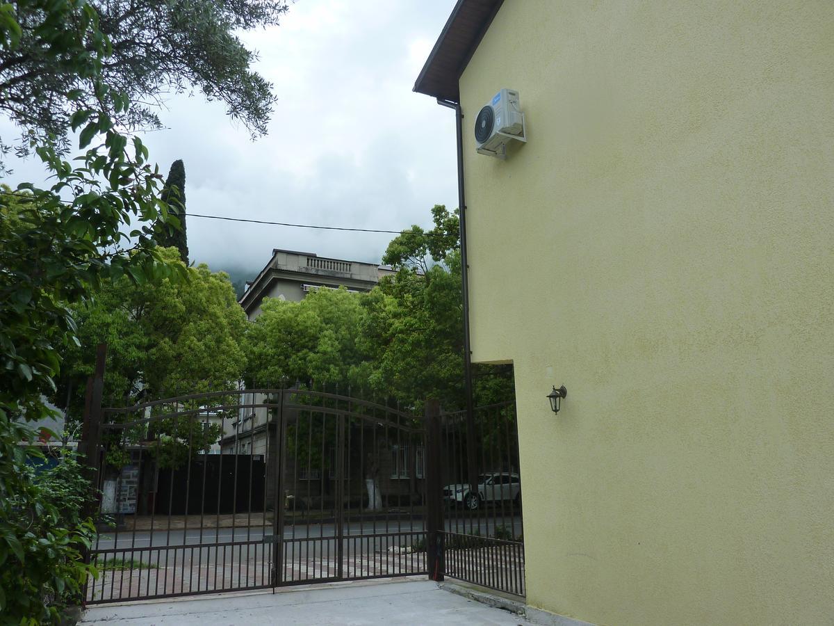 Guest House Letto Гагра Екстер'єр фото